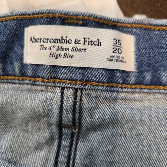 Abercrombie & Fitch The 4" Mom High Rise Denim Shorts 35/20 Blue Cutoff Raw Hem - Picture 6 of 7